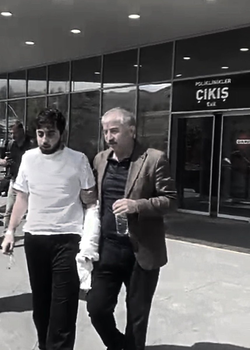 Hastaneden taburcu olan Oğlumuz #Berdan’ın tedavisi 
bir süre daha Ankarada devam edecek🤲

Şifa veren Rabbime hamdolsun.