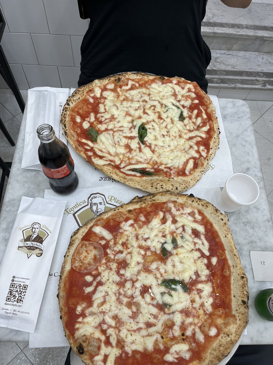 I wasn’t planning to, but we made the spiritual pizza pilgrimage to Da Michele’s because we stayed a few minutes away.

If you can queue up before it opens then come, otherwise I think you can get pizza like this in many other places in Napoli, without hour long queues 👌🏽