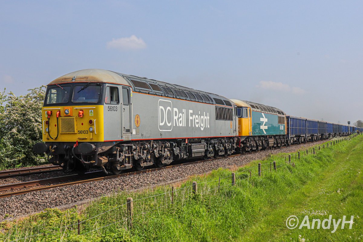 #SaturdaySandTrain time again & the long awaited return of @DCRailOfficial 56103 along with hired in #LargeLogo 56098 working 6Z89 Middleton Towers to Chaddesden Sidings 16E past Uffington this lunchtime. Sight & sound both absolutely stunning. #GridWatch #DCRail @C56G2 11/5/24