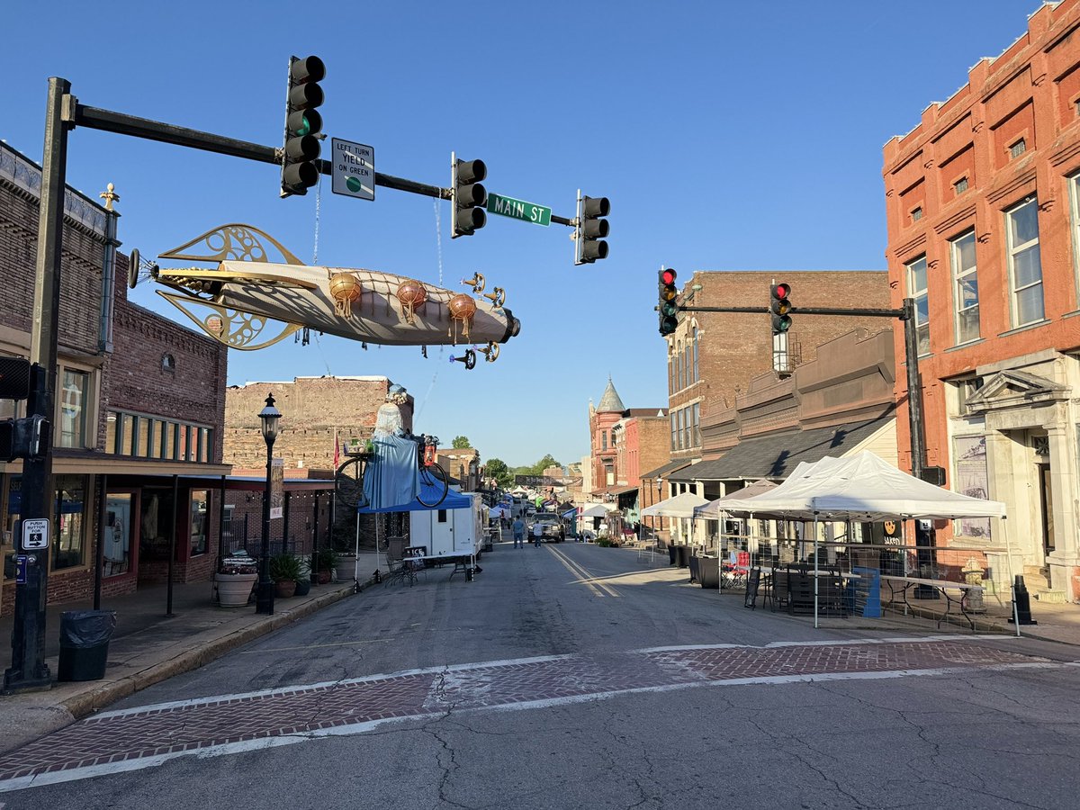 HOOAH! Cadets are gearing up for the Steampunk Festival in downtown Van Buren this weekend! 

#PointerBattalion #PointerNation #OneTeamOneFight #VBHSJROTC