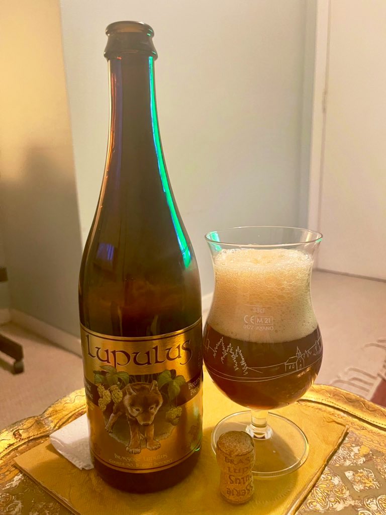 #CraftBeer #BeerLover #Beer #BeerByPhilippe A while since I had one! Brown Lupulus by @3FOURQUETS. Dark Brown Ale, 8,5%ABV Not too dark ale, light foam, glorious flavour of barleymalt, chocolate, slight caramel sweetness & decent bitterness. Very pleasant. 9,25 WBA