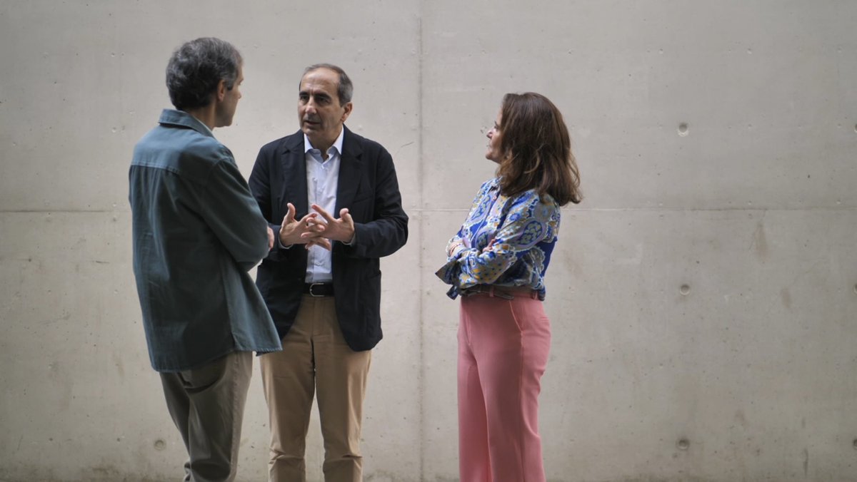 🎓 Hoy, con motivo de la graduación de LXIII promoción de la Facultad de Comunicación, los padrinos han dedicado unas palabras a los alumnos y han recordado buenos momentos con ellos. ¡Gracias por estos años de entrega y trabajo bien hecho!

youtu.be/0245OBLEr_o?fe…