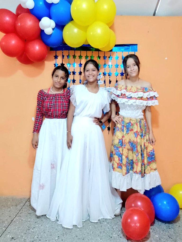#11May La alegría del pueblo presente en todo el estado #Lara

Cultivamos el amor por lo nuestro con la Gran Misión Viva #Venezuela

!VIVA NUESTRA CULTURA!
🇻🇪 #VenezuelaExpresiónCultural