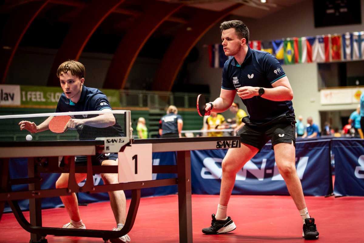 Ashley Facey @Rosswilsontt lead 10-6 but @Kibsta91 @Joshua_Stacey1 come back to take 2nd set 12-10 & lead 2-0