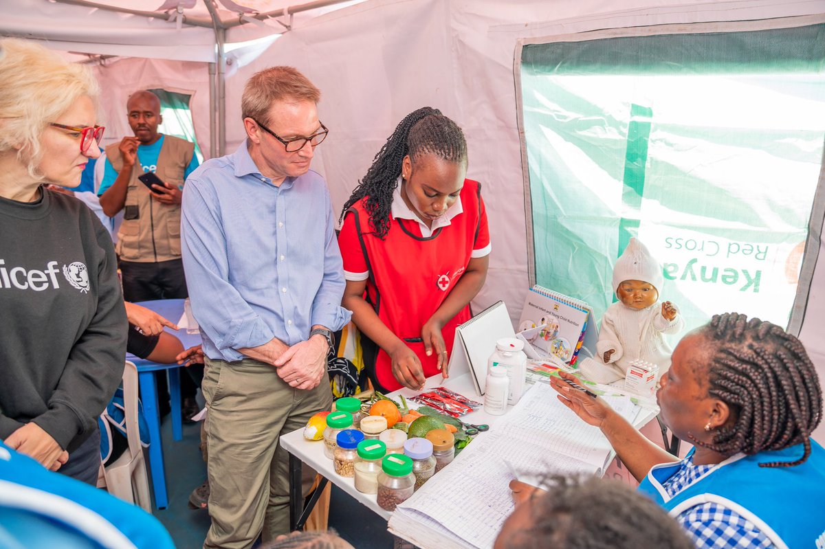 UKinKenya's tweet photo. 🇰🇪🇬🇧 strategic partnership continues in earnest. 

Today @FCDONeilWigan &amp; @Eduarda_Mgray interacted with some of the 179 households camping at Masinde Muliro grounds in Mathare following the floods. They also distributed soaps, dignity kits &amp; other home-use items w/ @UNICEFKenya https://t.co/dBDruB7eNY