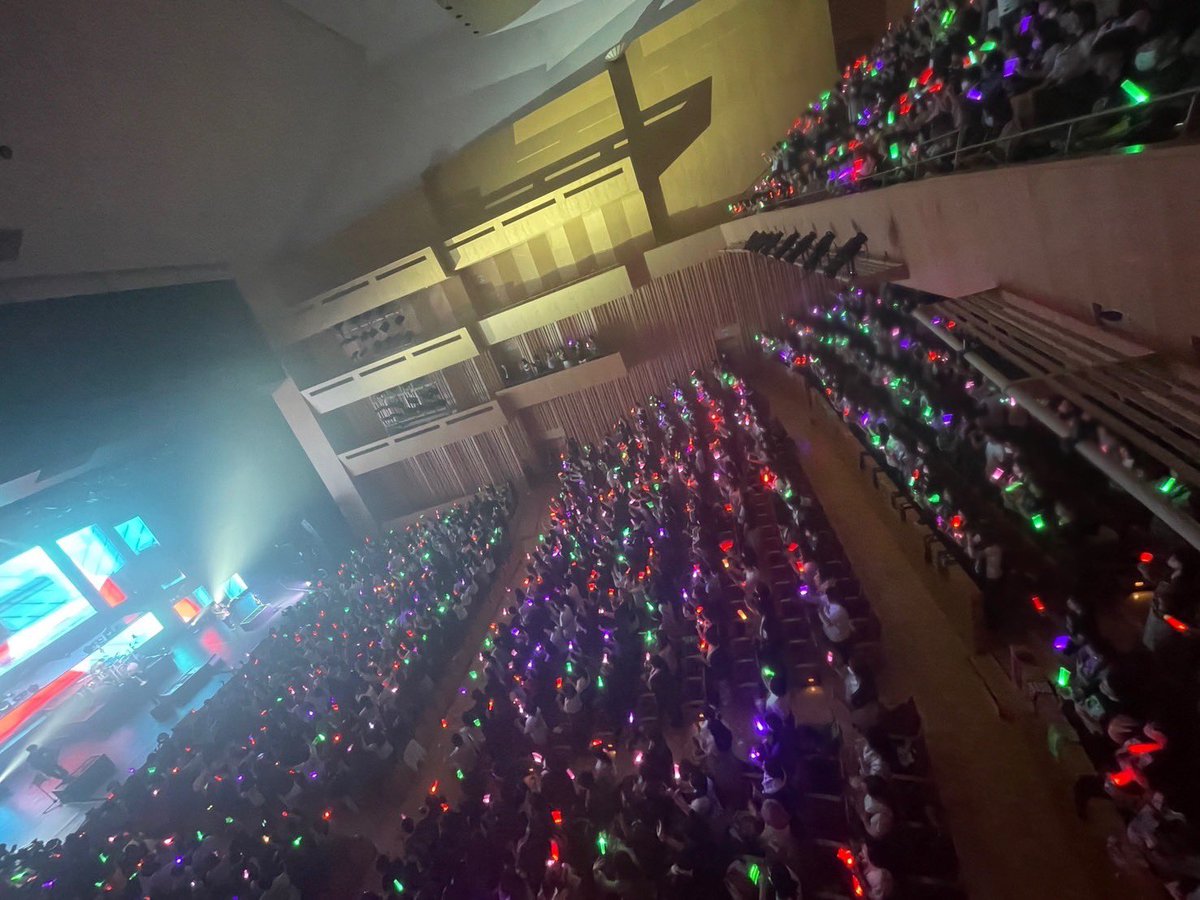 junjunmjgirly's tweet photo. 全国ツアー4ヶ所目・静岡ありがとうございました！静岡市清水文化会館マリナート大ホール、こんな大きくて綺麗で素敵なところで飛んだり跳ねたり騒いだりできて最高に楽しかった😭感謝…圧倒的感謝…ありがとう…！

そして帰りにまさかのノビ太さん(@boku_nobita)と会ったよ！偶然過ぎて笑った〜😂💕 https://t.co/gpue80dOy4
