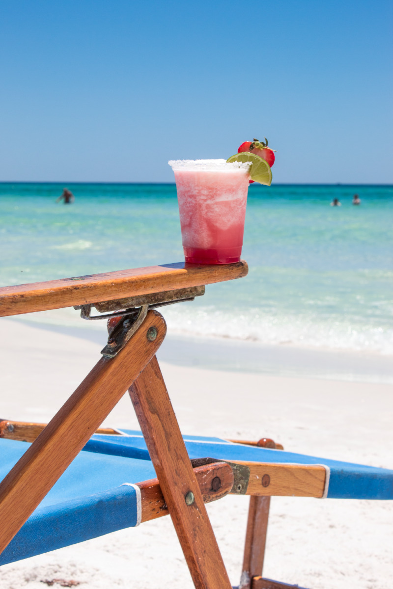 Barefoots Bliss - but make it beachside with a Barefoot's cocktail in hand! Don't forget to reserve your beach chairs at the beach hut for the ultimate day of relaxation 🌊☀️ bit.ly/HSBpackages #SouthWalton #loveFL @VisitFlorida @ShareaLittleSun @SouthWalton @HiltonHotels
