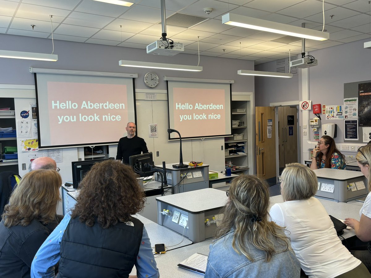 It’s about to get (less?) messy! @robfmac cosied up to his audience by warning them that he’s going to offend EVERYONE… 🫣 #rEDAberdeen