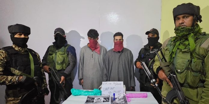 🚨#BigBreaking The joint team of security forces apprehended 02 #terrorist associates in #Shopian's Malik Check, seizing incriminating material. The efforts of SF to make #Kashmir terror-free are truly commendable👏 #CounterTerrorism #Kashmir #solarstorm #RahulModiDebate