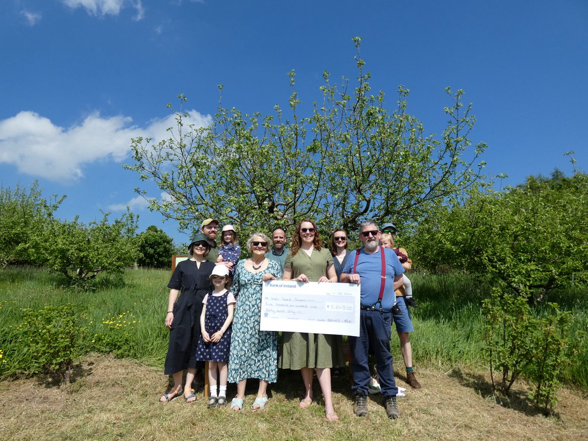 🎉 Today, we celebrate Kate Brooks' amazing fundraising! Last May, she swam 200+ km down the River Shannon raising €5640! 🌟 Her late father, Ted, chaired the Board of Directors until 2021. Today, we honor him with a memorial bench & tree planting 🍎 Thank you Kate and family!