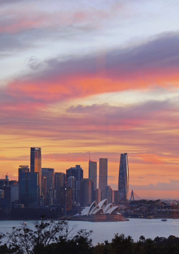 Encounter the romantic sunset in Sydney #sunset