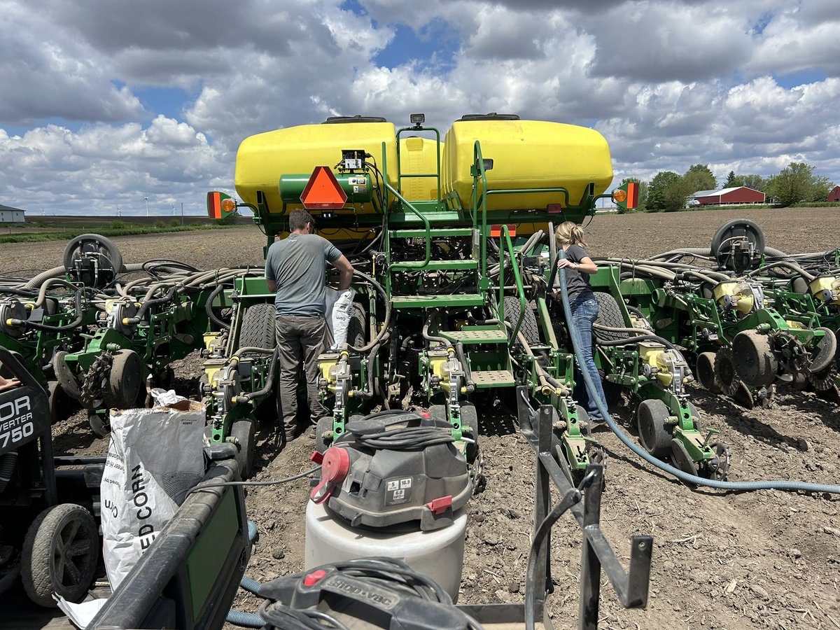 Busy day yesterday put in both a corn and soybean plot in with 16 plus varieties!
#plantpioneer #plant24