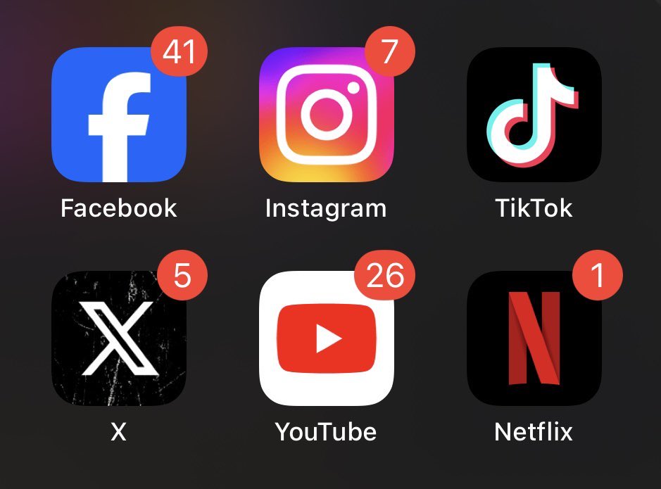 อยู่บ้านไม่เบื่อหรอ 
กุ :