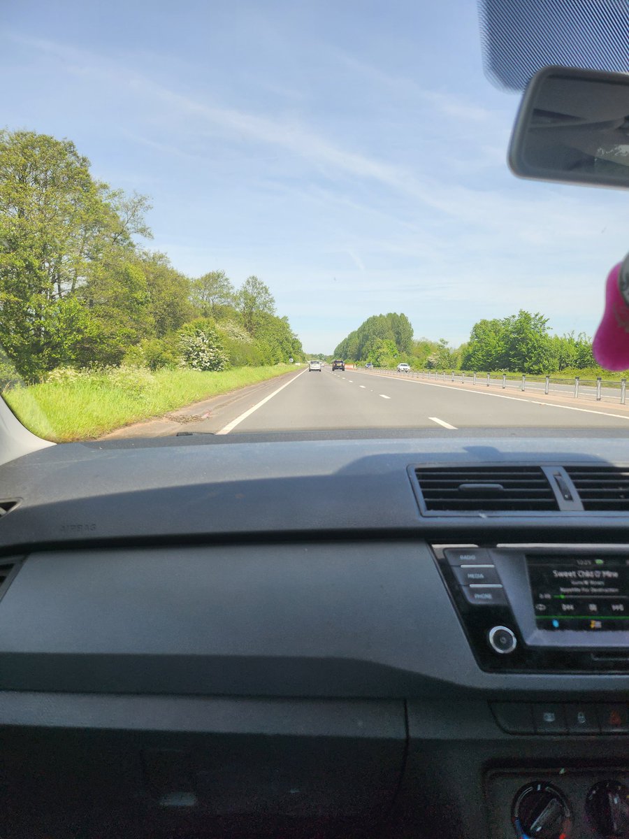 beth1805's tweet photo. Roooooooad trip.....Leeeeeeds 🎵🎸 #tenaciousd https://t.co/YPahryK1xT