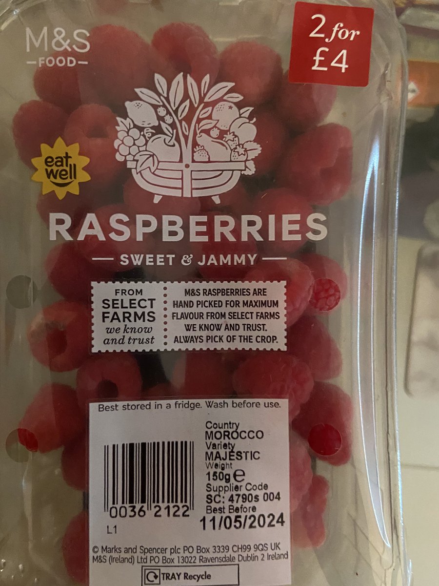 LetitiaSamuels's tweet photo. @marksandspencer I purchased some Raspberries and the best before date is 11th May which is today. I went to open and some of the Raspberries are mouldy. Please see below for a pic, can you advise of my options please. https://t.co/gASEIDsEcJ
