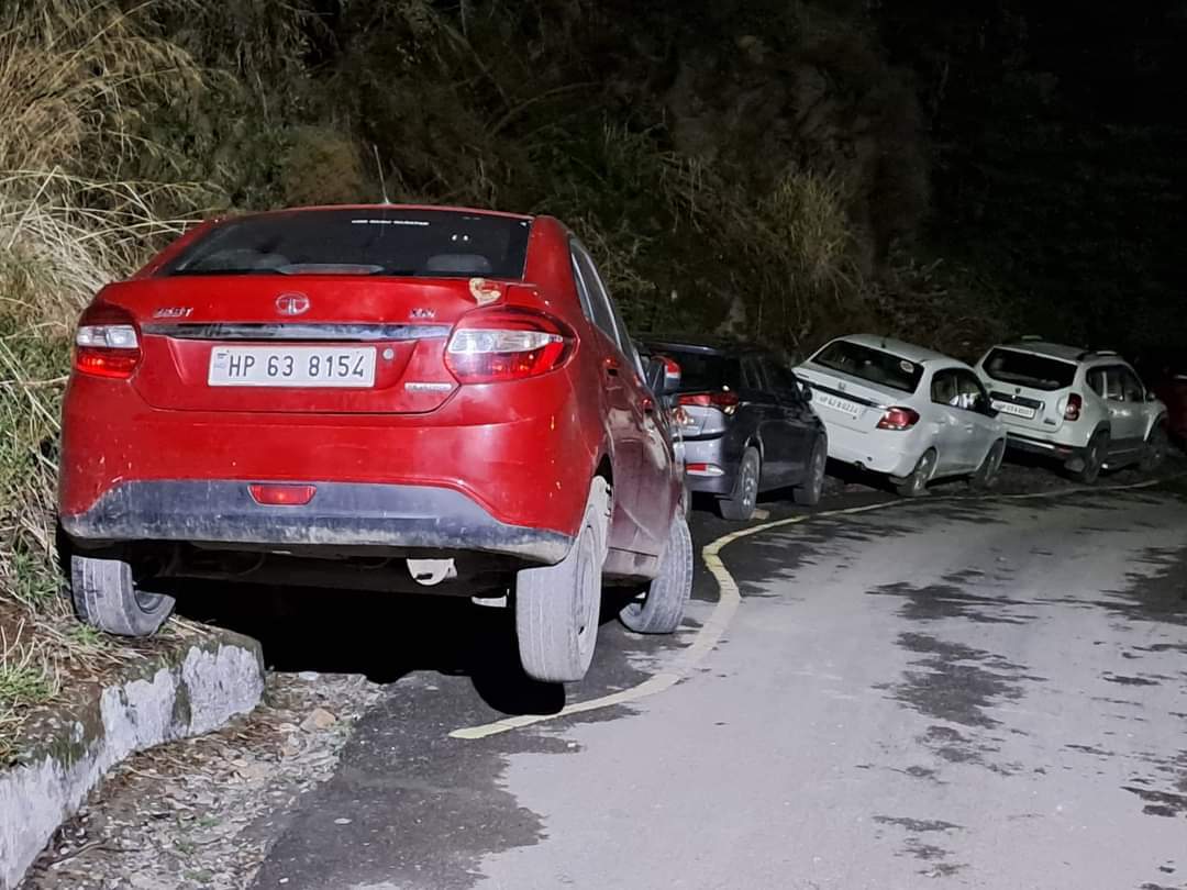 That's how you park your car in #Shimla!!! 

PC: The World Wide Web
