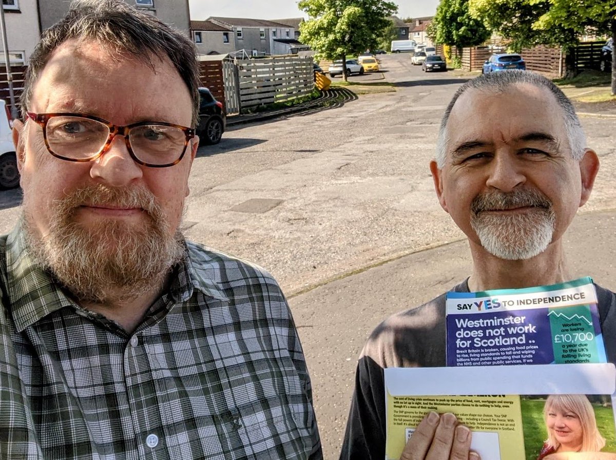 LinwoodAndCSNP's tweet image. Last of the Linwood survey cards (for now) being delivered today :-) #ActiveSNP @jacquelinecSNP