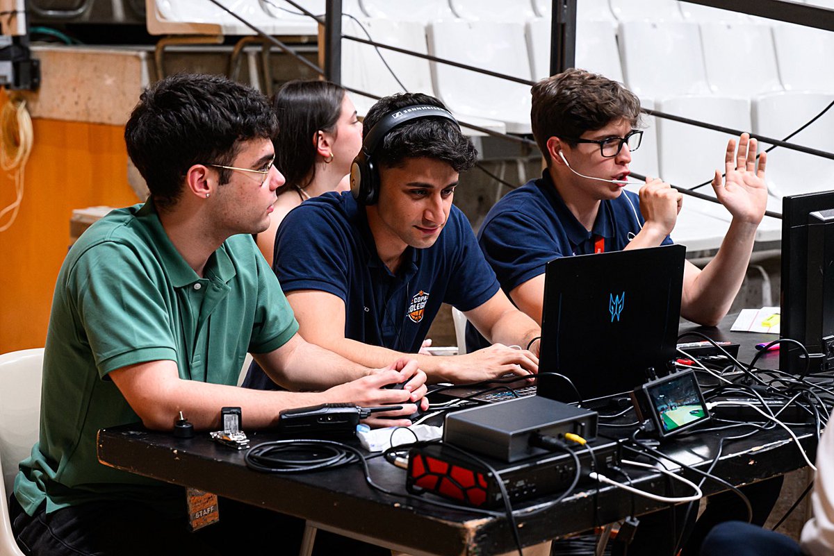 Experiencia inolvidable realizando la Gran Final de la <a href="/CopaColegial/">𝘾𝙤𝙥𝙖 𝘾𝙤𝙡𝙚𝙜𝙞𝙖𝙡</a>Bcn de la mano de <a href="/PlantelTv/">EL PLANTEL TV</a>. 🎥🤩

Gran trabajo previo de todo el equipo, pero en especial de <a href="/Sergialex22/">Sergi Àlex</a> <a href="/Polyccio8/">Pol Alonso 🎙</a> &amp; <a href="/pineiro_guille/">Guille Piñeiro</a> 🫂

Hem fet història @CopaColegial