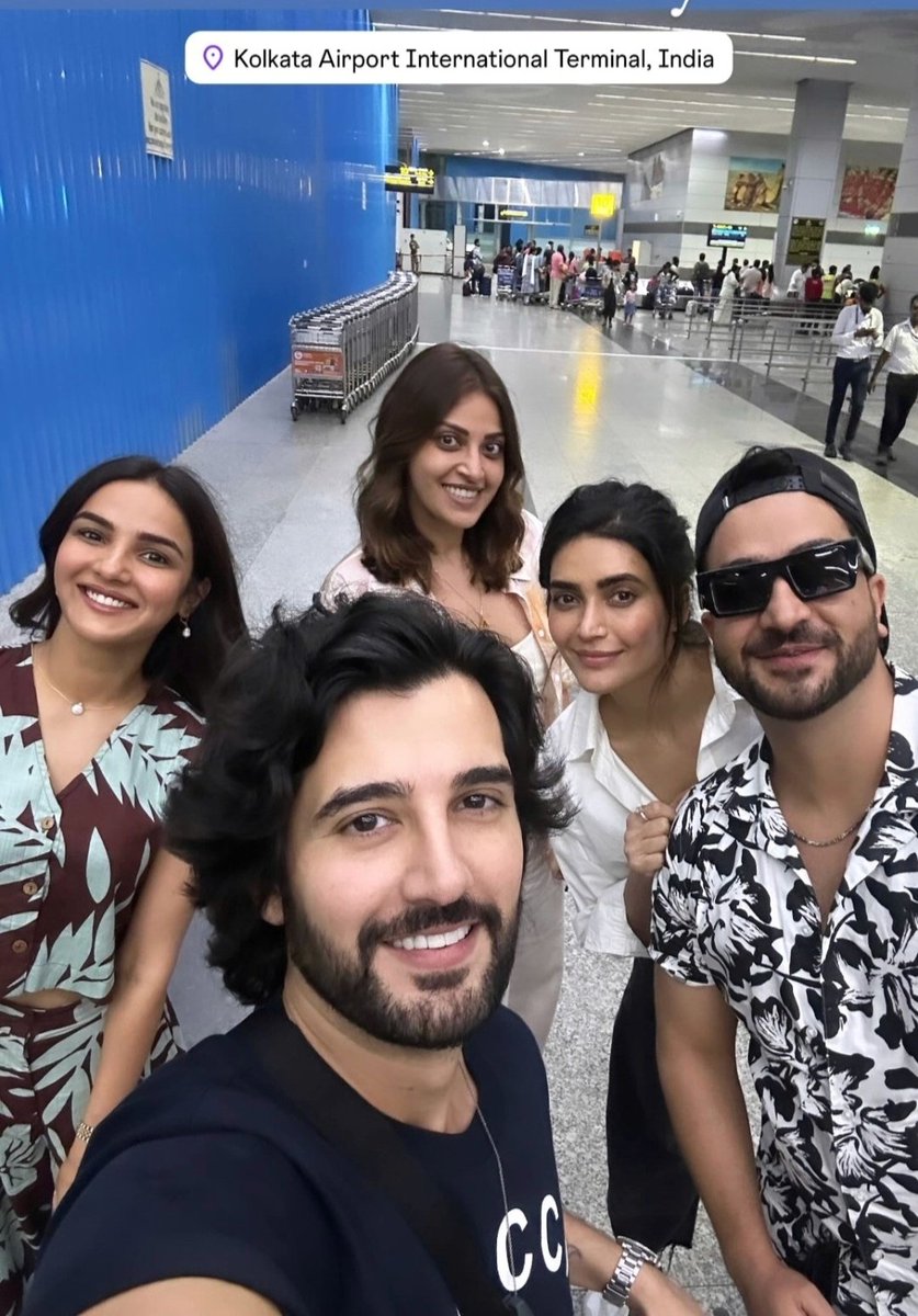 And They r in Kolkata 🥹
Kolkata walo where r you guys 👀🙃

#AlyGoni #JasminBhasin #JasLy #JasLyians #JasLyForever