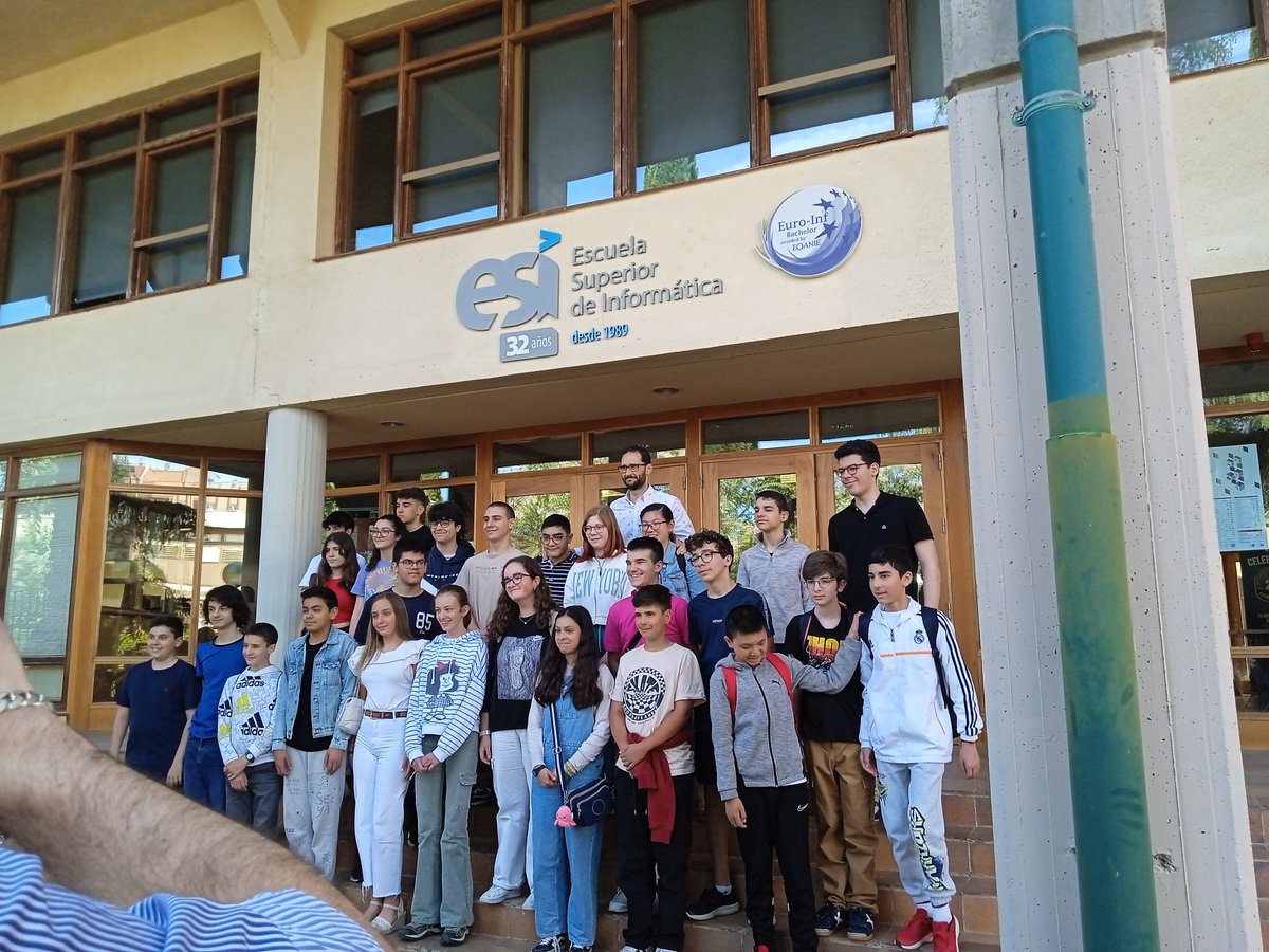 GajateElena's tweet photo. Clausuramos el curso Estalmat  @estalmat @Estalmat_CR @uclm_es @InnovacionUclm @esiuclm @matematicasUCLM https://t.co/gkFIq8ezue
