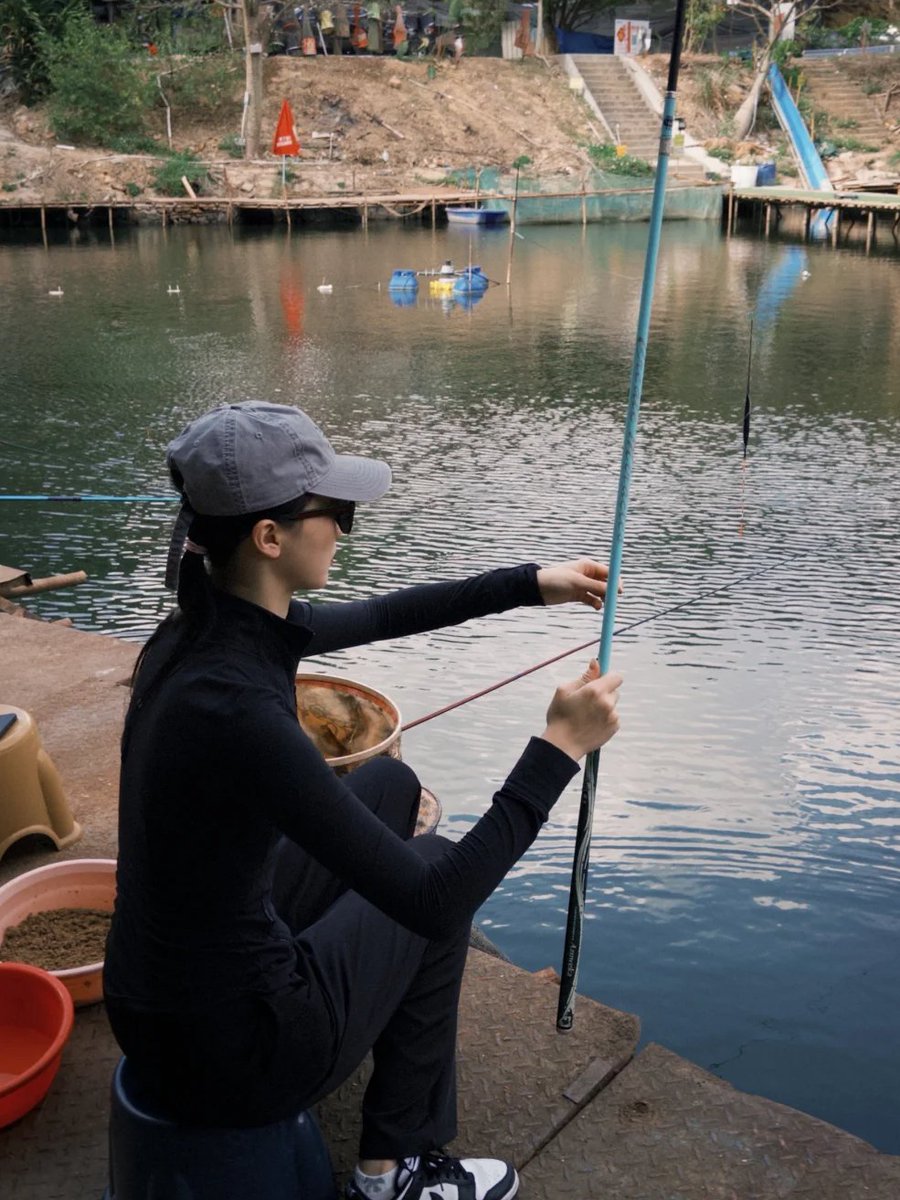 Livia14305's tweet photo. 深センで釣り🎣
#深センモデル #モデル #釣り #深セン釣り #釣りウェア #釣り写真 #深セン釣りスポット https://t.co/e9vuSbMg7K
