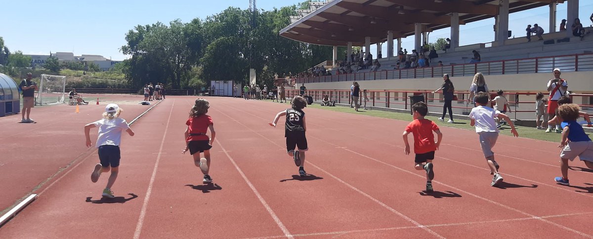 monicacarazo's tweet photo. De la mano del Club Ciudad de Rivas en la 2ª Jornada Escolar de Atletismo. Enhorabuena por la organización y magnífica participación! 👏🏻👏🏻👏🏻 https://t.co/aUSQ0kOaa0