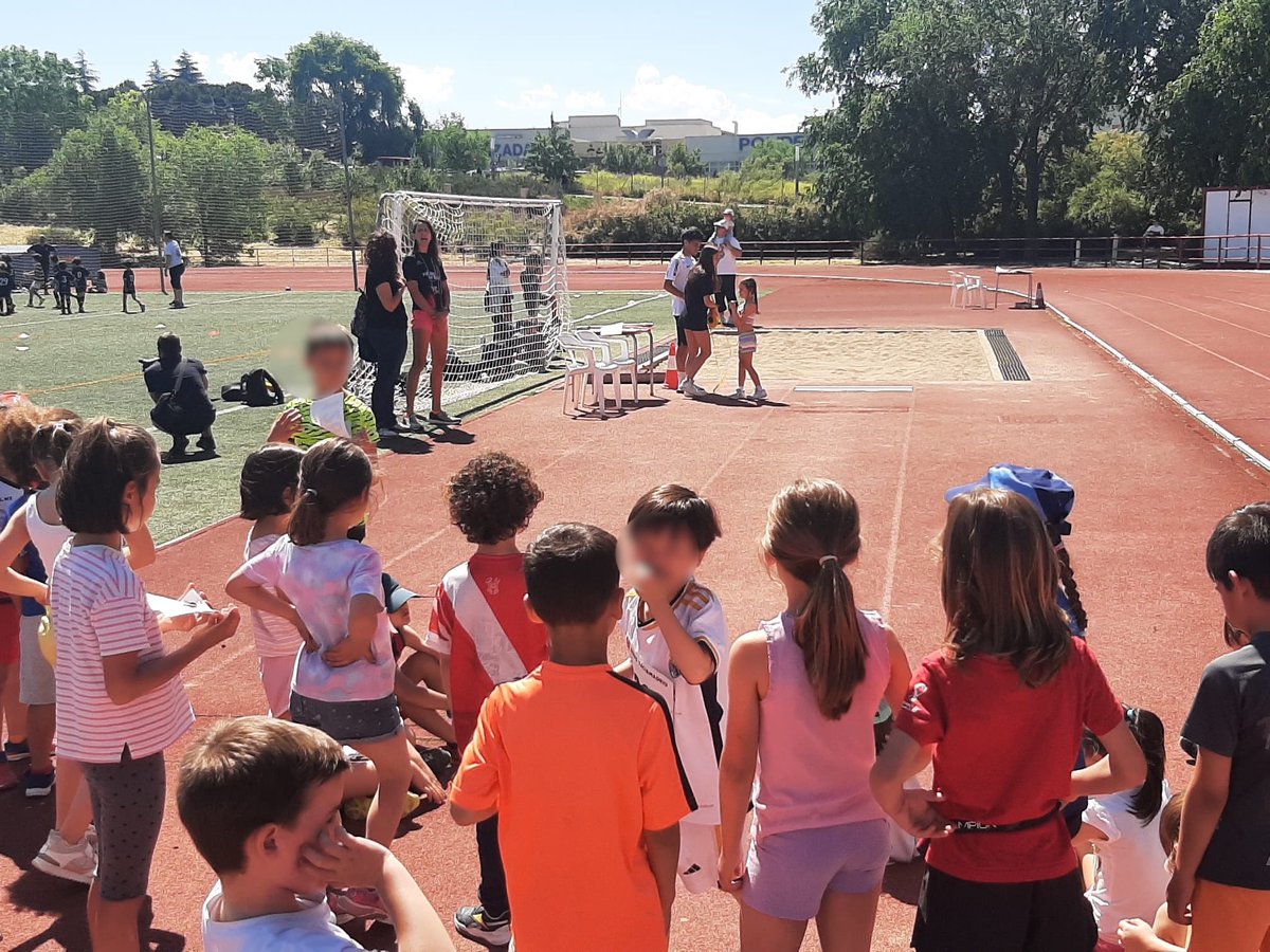 monicacarazo's tweet photo. De la mano del Club Ciudad de Rivas en la 2ª Jornada Escolar de Atletismo. Enhorabuena por la organización y magnífica participación! 👏🏻👏🏻👏🏻 https://t.co/aUSQ0kOaa0