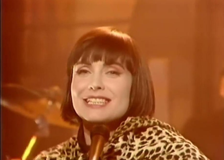 On This Day In Pop! At number 28 in the U.K. charts this week in 1989 and on Top Of The Pops (11/05/89) Swing Out Sister performed “You On My Mind” @swingoutsister WHAT A SONG AND PERFORMANCE! #SwingOutSister #OnThisDayInPop #TOTP89 m.youtube.com/watch?v=8kMY92…