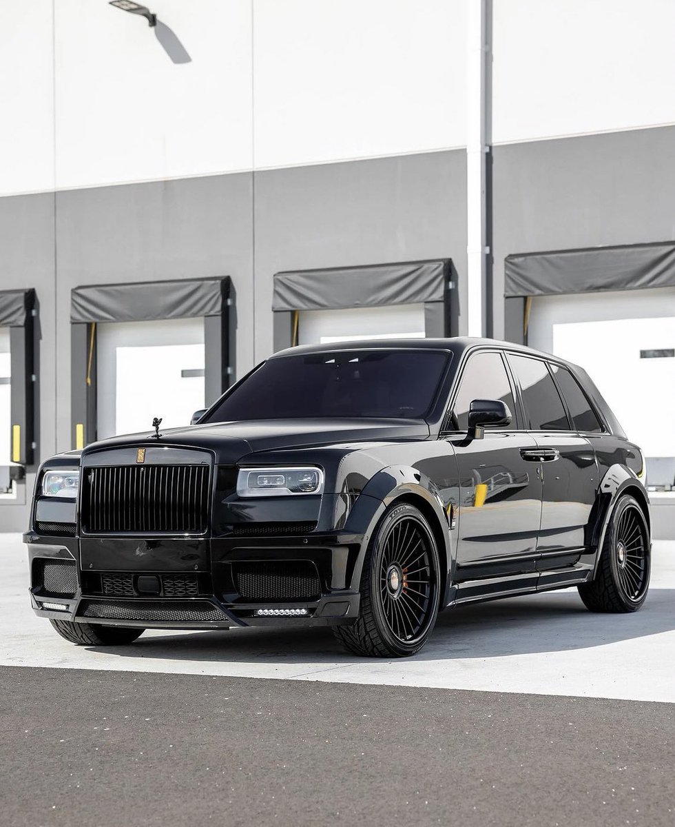 LuxuryCars365's tweet image. Rolls Royce Cullinan 🍊
