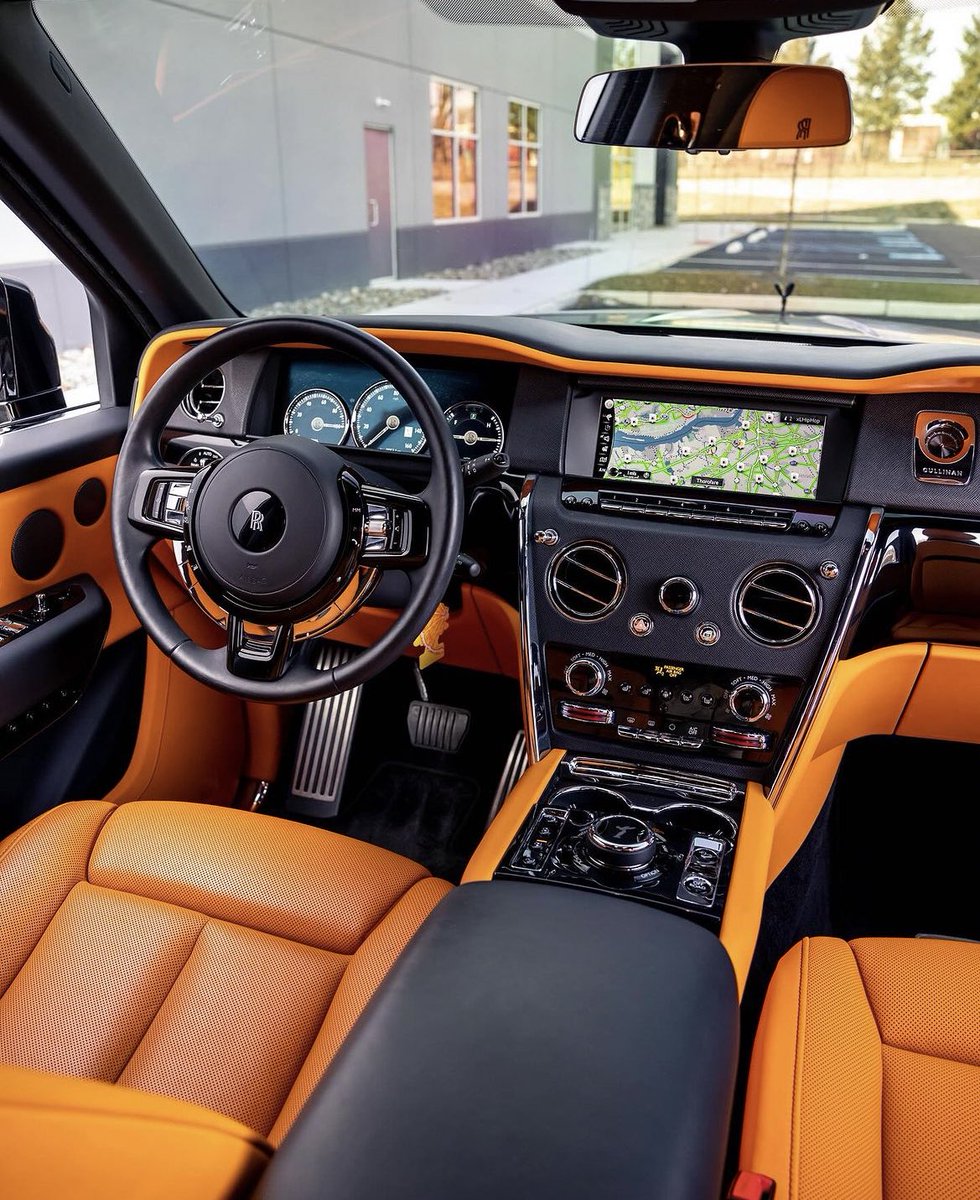 LuxuryCars365's tweet image. Rolls Royce Cullinan 🍊