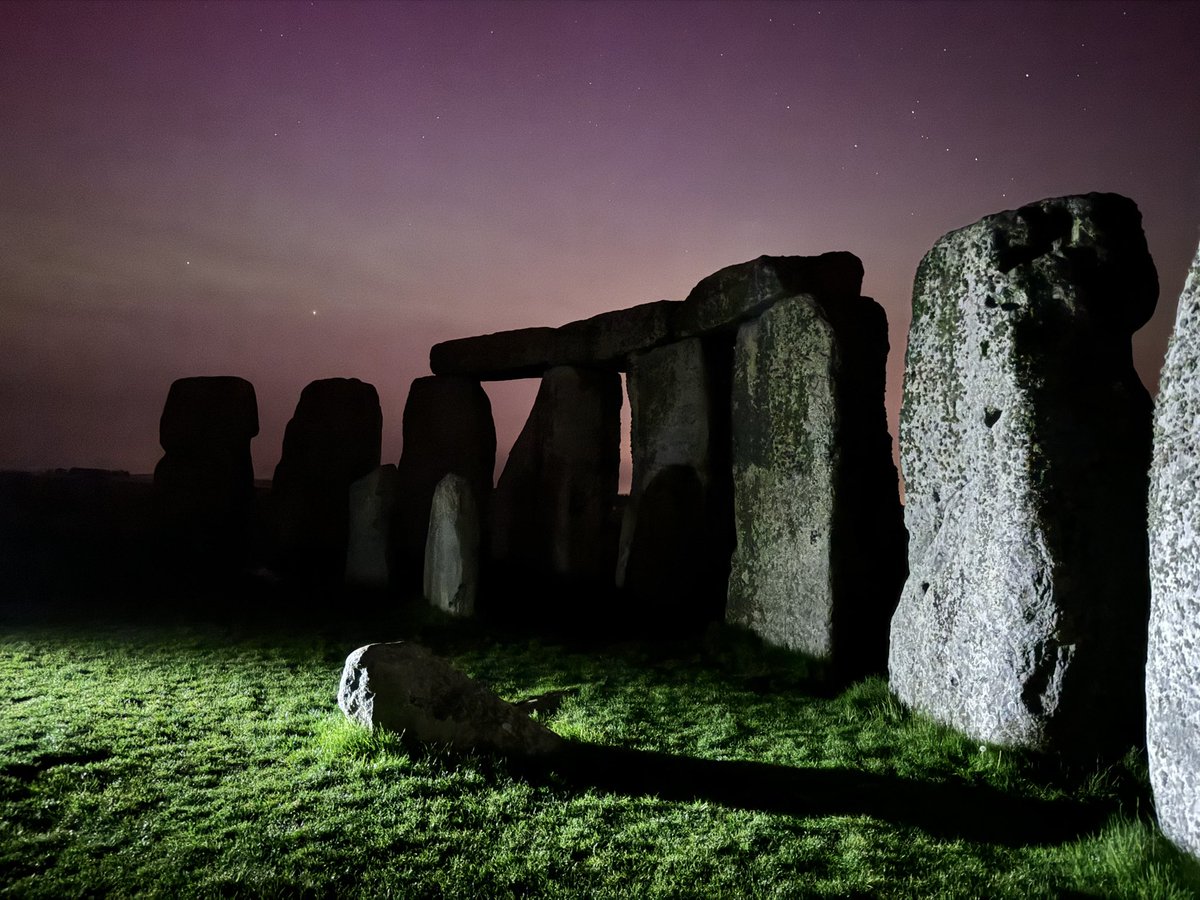 Last night we were blessed with the most wonderfully magical night at @EH_Stonehenge . Not only did we get to see the northernmost moonset but also the most glorious northern lights… What a night to be a skyscape archaeologist @BU_ArchAnth