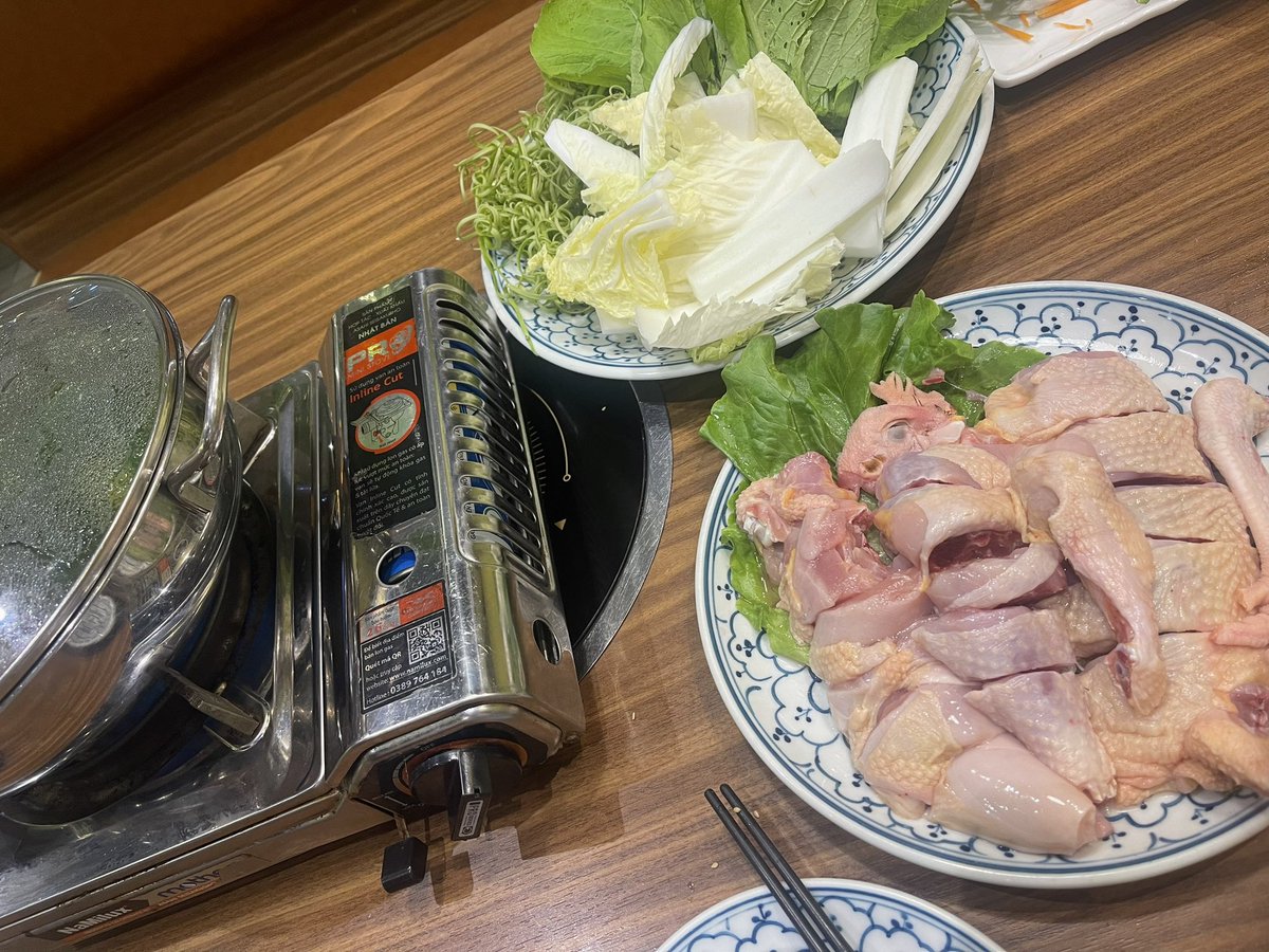 Lẩu gà lá giang ngon hết í luôn ợ 
😜😜😜😜