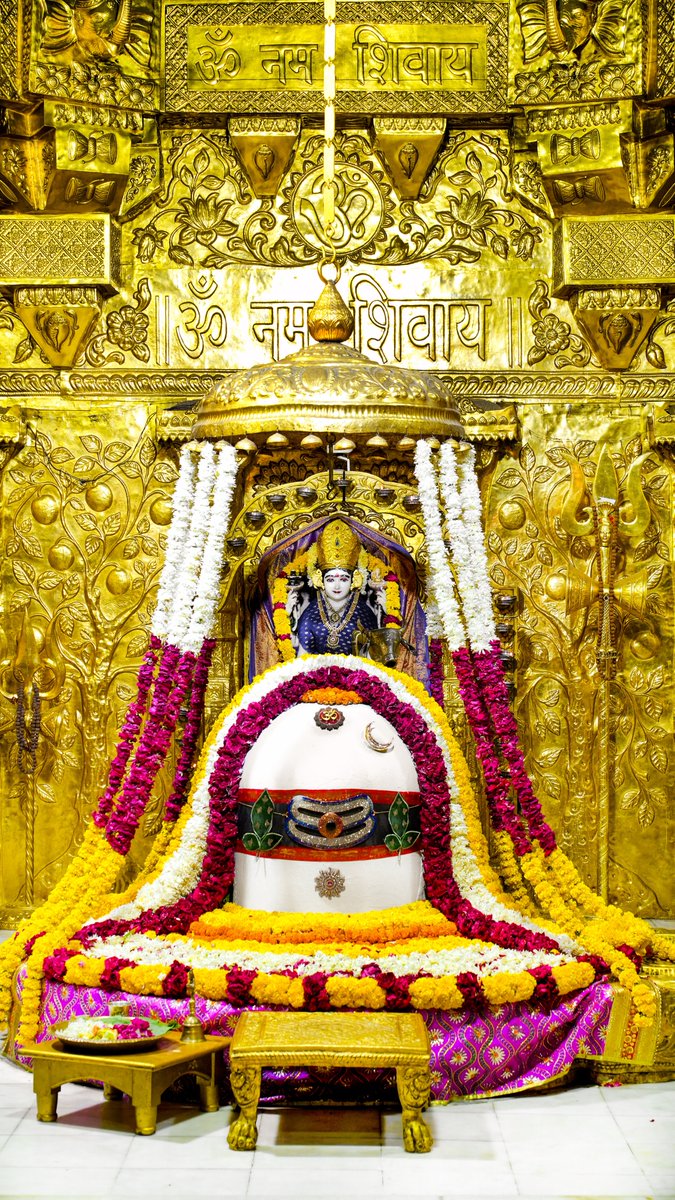 श्री सोमनाथ महादेव मंदिर,
प्रथम ज्योतिर्लिंग - गुजरात (सौराष्ट्र)
दिनांकः 11 मई 2024, वैशाख शुक्ल चतुर्थी(विनायक चतुर्थी) - शनिवार
सोमनाथ स्थापना दिवस विशेष श्रृंगार
05242612
#mahadeva
#SomnathTempleOfficial