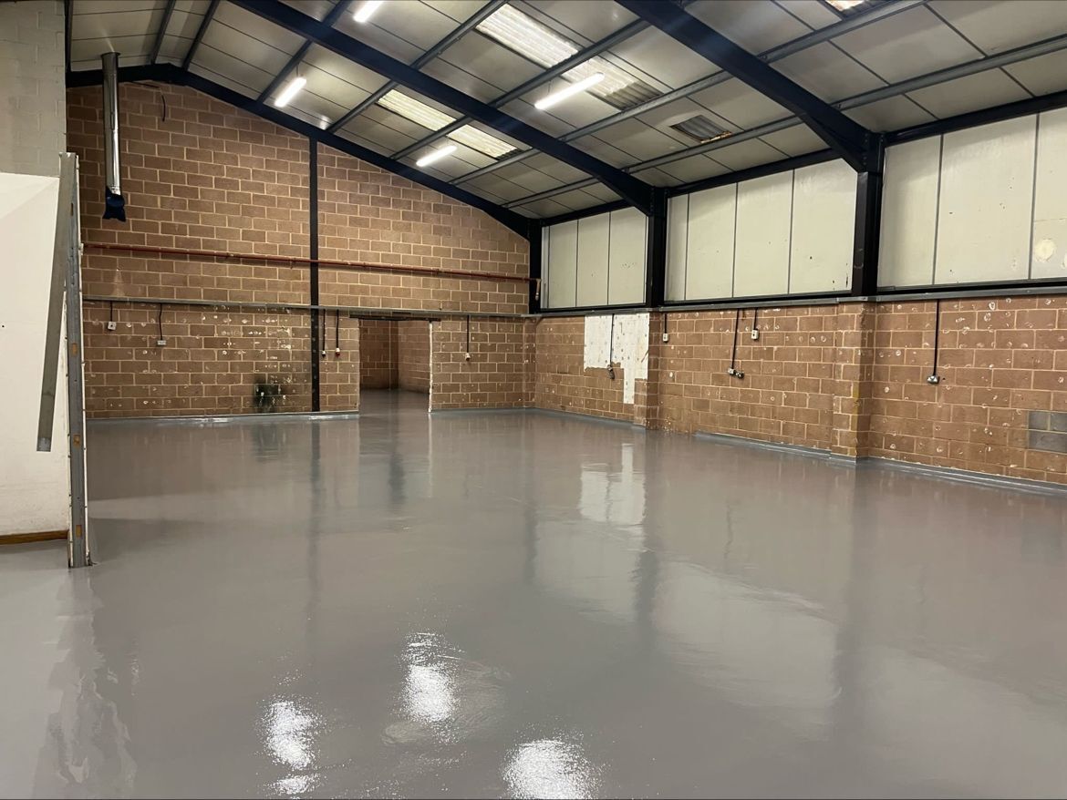 PSC Flooring is proud to unveil our latest epoxy resin coating project: a 380 sq meter space in Honiton, Devon, revitalised with KDR Epocoat HB in elegant Slate mid-grey. Visit bit.ly/3OW5jQs #PSCFlooring #EpoxyResin #DevonMakeover #CommercialFlooring #PropertyLeasing