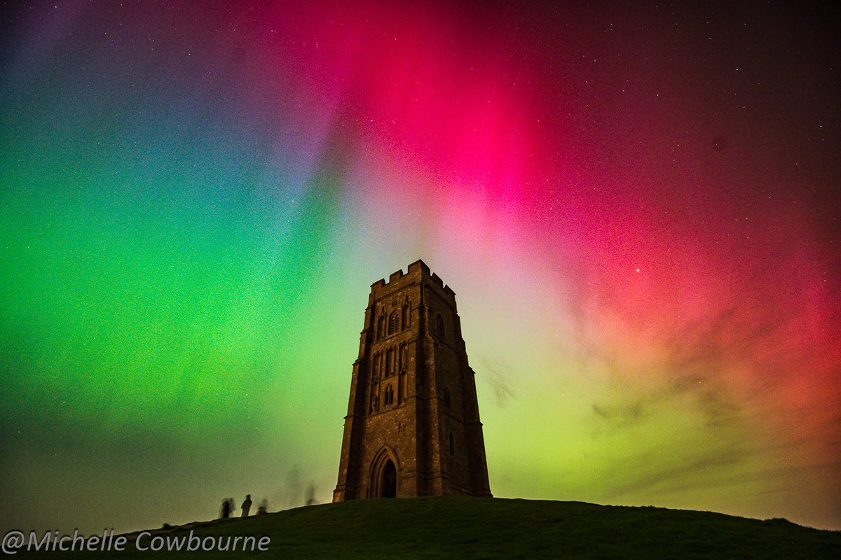 Another one from last nights amazing light show. Taken from Glastonbury Tor. #Auroraborealis #Aurora
