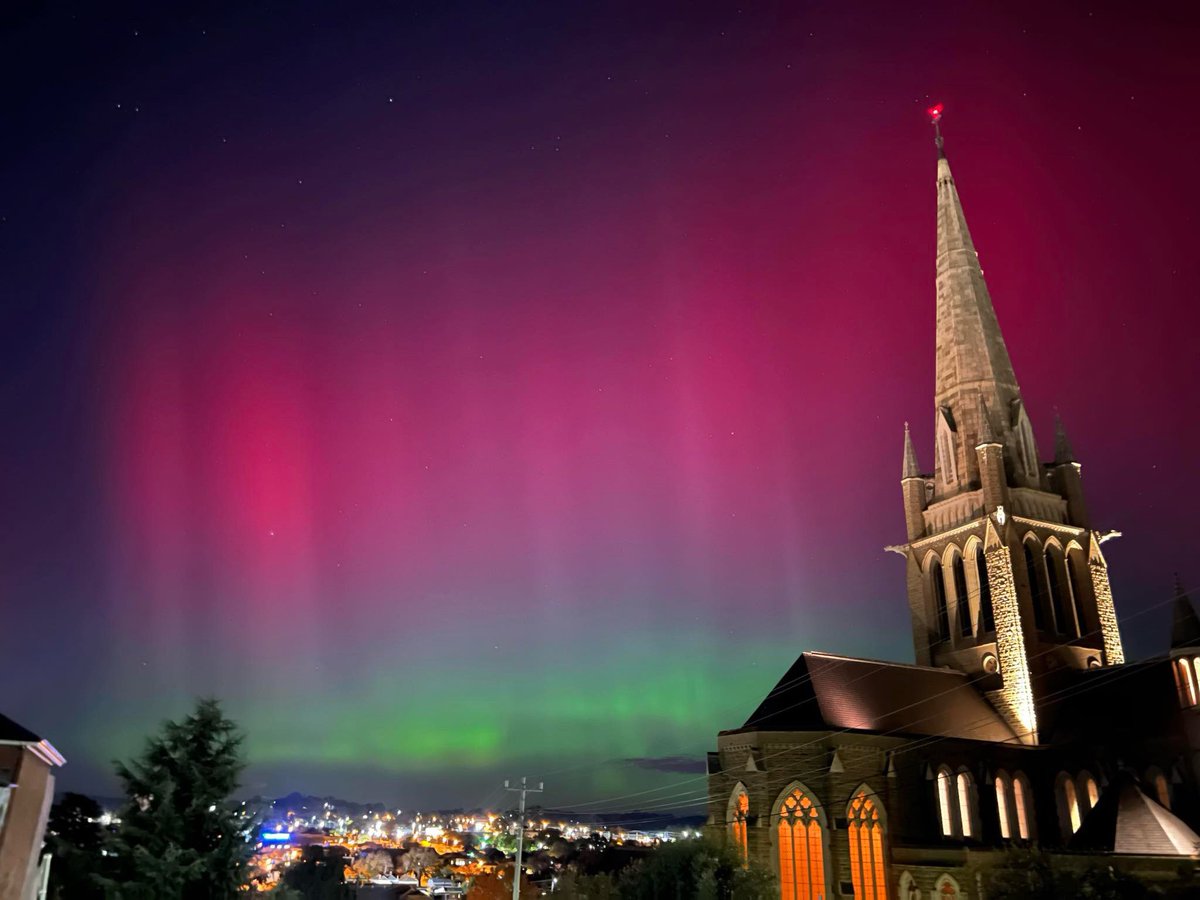 They keep coming! Bendigo! 😍 📸 Kelis Charles #Aurora #AuroraAustralis #photo #photography #photooftheday #stormhour