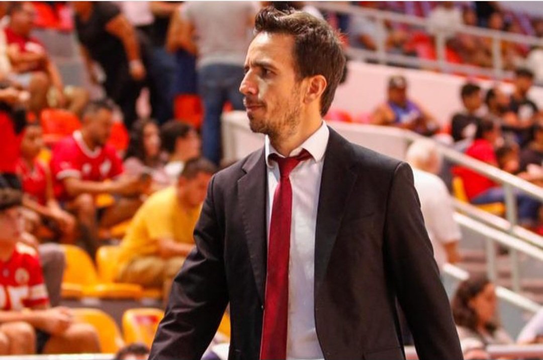 El argentino 🇦🇷 Nicolás Casalánguida @CasalanguidaN está muy cerca de convertirse en el entrenador de Diablos Rojos @DiablosBasquet, equipo que tendrá su primera participación en la @LNBPoficial de México, restan apenas detalles