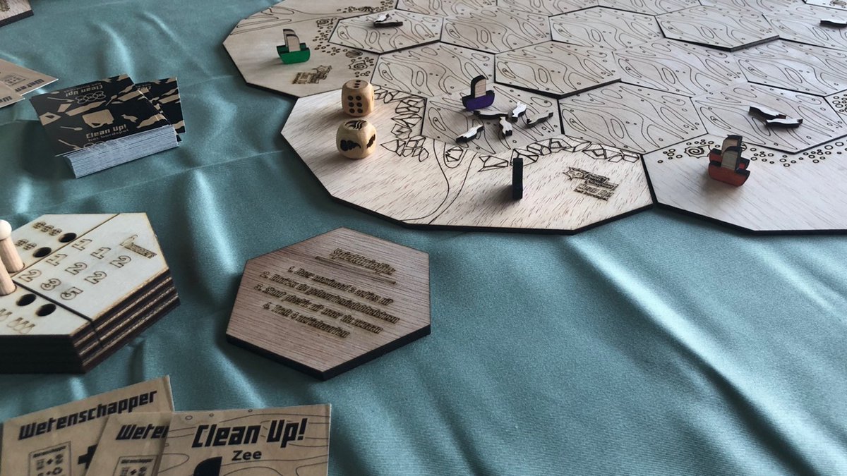 Het coöperatieve bordspel Clean Up! is een leuk en leerzaam spel dat we met het team van @Scout4Science gemaakt hebben om scouts (en de rest van de wereld 😉) te leren hoe we samen moeten werken om het #plastic afvalprobleem op te lossen.
#SeriousGame
👉scouts4science.nl/uncategorized/…