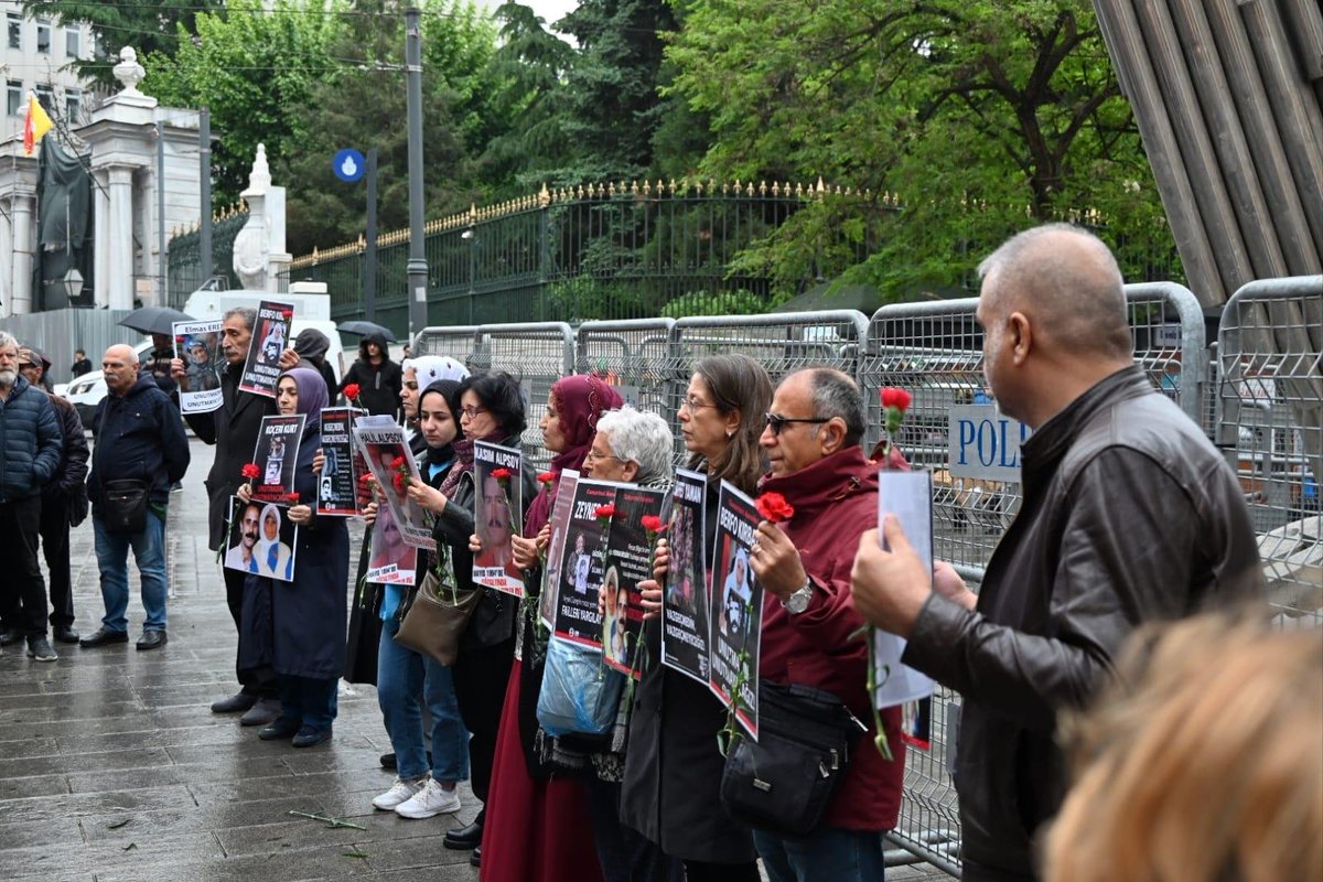 Cumartesi Anneleri 998. hafta: Gözaltında kaybedilişinin 30. yılında Halil ve Kasım Alpsoy’un akıbeti soruldu sendika.org/2024/05/cumart…