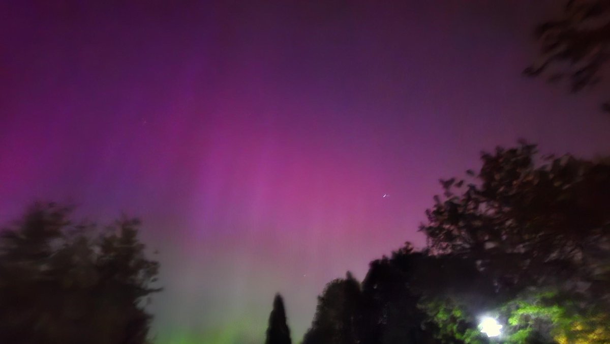 Many of us got a chance to see one of the strongest #geomagneticstorms in nearly 20 years last night! There's another chance tonight to see the #NorthernLights. #kgw #kgwweather #science photo credit: Michael Serrano