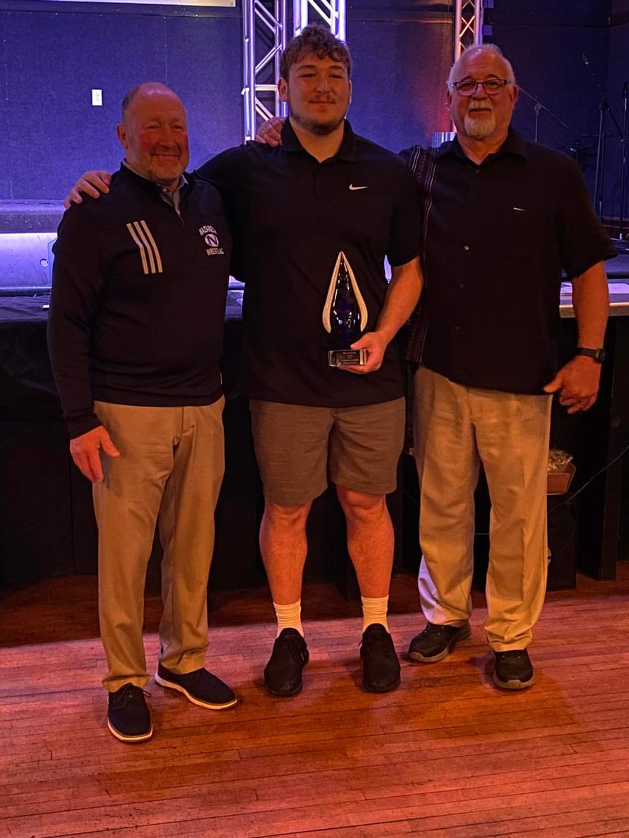 Congratulations @SeanKinney_78! District XI AAA Christian Luciano Pinner Award! #GoBlueEagles #GoLadyBlueEagles #NazarethProud 🔵🦅🤼‍♀️🤼‍♂️ 📸 Annette Kinney
