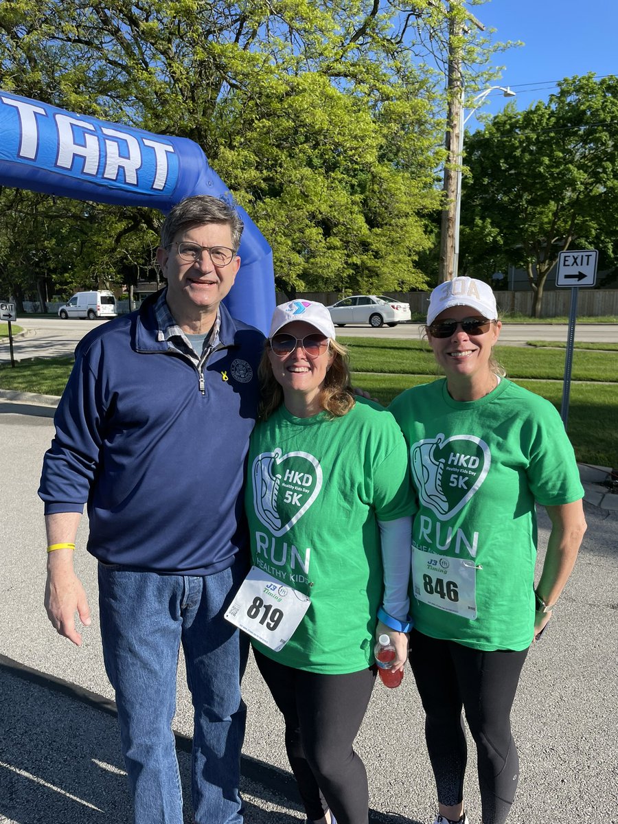 So fun kicking off the North Suburban YMCA - Northbrook Healthy Kids Day 5K run/walk! Thank you Kathy and Kim for all you do for the Y in Northbrook.
