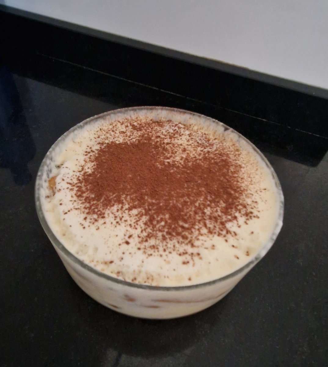 srdeserrano's tweet image. Teníamos antojo de tirasmisú 😋 #cocinacasera #tiramisu #mascarpone #amaretto #postres