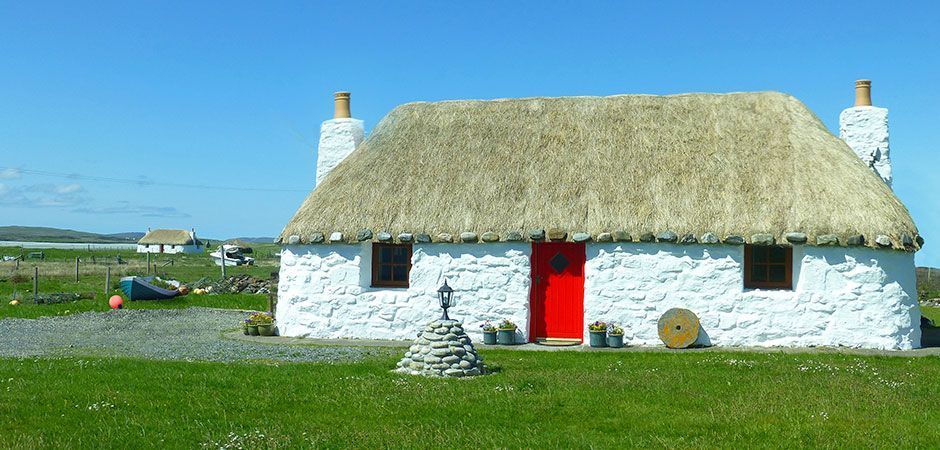 Stay at Tigh na Boireach in North Uist, offering self-catering accommodation perfect for couples and honeymooners. 🛏️ Sleeps 1-2 theholidaycottages.co.uk/westernisles/1… @uistcottages #TighNaBoireach #NorthUist #OuterHebrides #Nature #Escape #Stargazing #Adventure #WiFi #Garden #Fishing