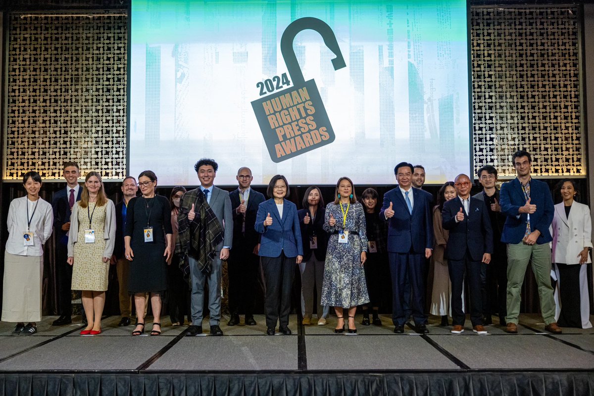 Minister Wu proudly joined @iingwen in celebrating the Human Rights Press Awards held in #Taiwan🇹🇼 for the 1st time. Heartfelt salute to all journalists fiercely defending fundamental rights—press freedom will always find our country a steadfast home! (📸@TaiwanFCC)