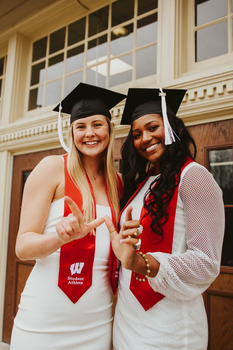 BadgerVB's tweet photo. ✨ 𝙂𝙧𝙖𝙙𝙪𝙖𝙩𝙚𝙙✨ https://t.co/s2nxiaaaeJ