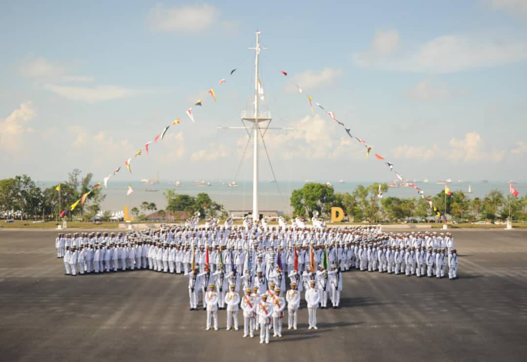 KD SULTAN ISMAIL (@kdsi_rasmi) on Twitter photo PERBARISAN TAMAT LATIHAN PERAJURIT MUDA TLDM SIRI 226/23
Baca lanjut di: facebook.com/share/KrjhZ5fa⦠PERBARISAN TAMAT LATIHAN PERAJURIT MUDA TLDM SIRI 226/23
Baca lanjut di: facebook.com/share/KrjhZ5faβ¦