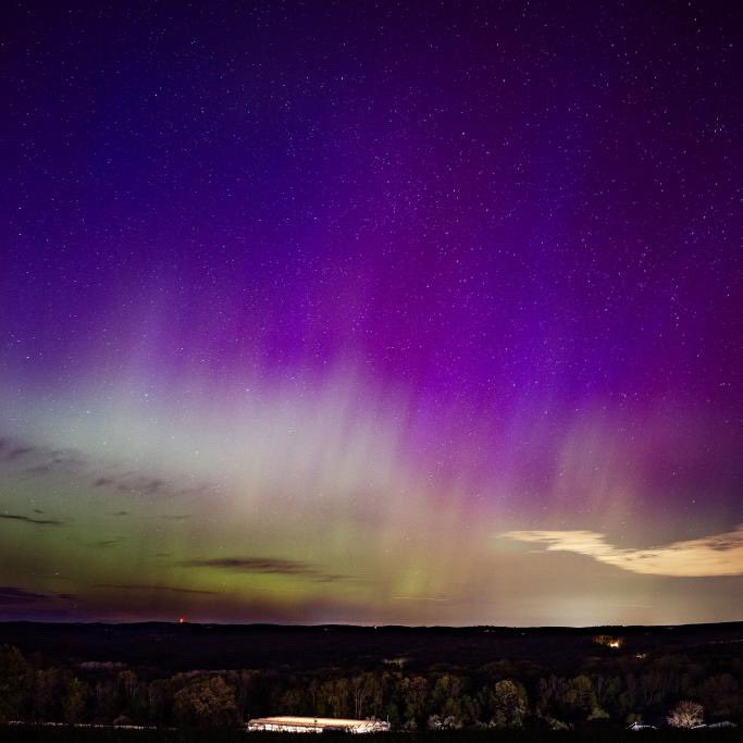 Aurora Borealis showing off over Horsebarn Hill last night 🤩 📸 Danbrehantphotography on IG