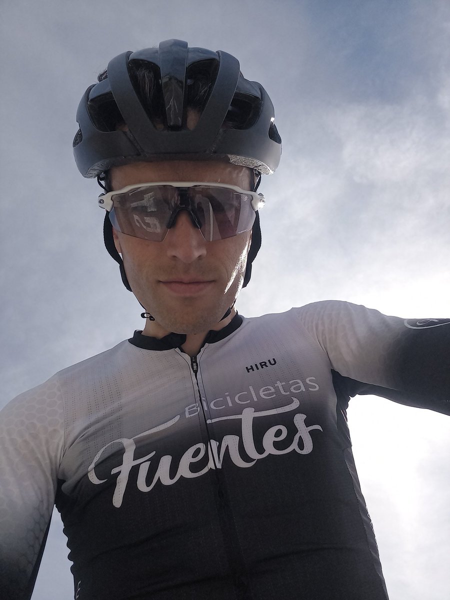 Y por fin llegó la primavera/verano 🌞 
Seguimos con la puesta apunto para volver a ponernos un dorsal 🏁