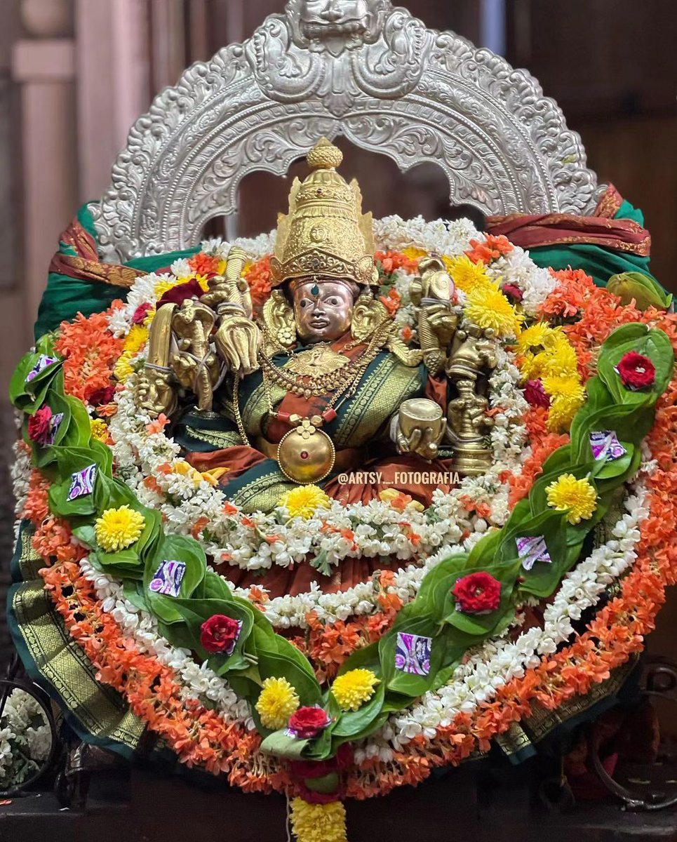 ArunAru391994's tweet photo. ತಾಯಿ ಚಾಮುಂಡೇಶ್ವರಿ ಅಮ್ಮನವರು ಎಲ್ಲರಿಗೂ ಒಳ್ಳೆದು ಮಾಡಲಿ ❤️🙏 
#ಕೆಂಡಸಂಪಿಗೆ 💛❤️ https://t.co/O09jFUbOVo